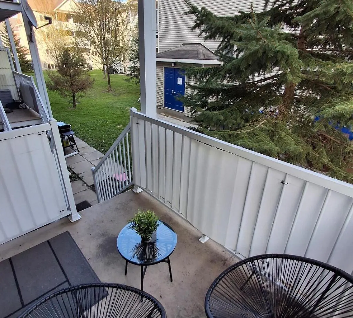 Cozy Modern Condo 15 Mins From Dt With Free Parking オタワ