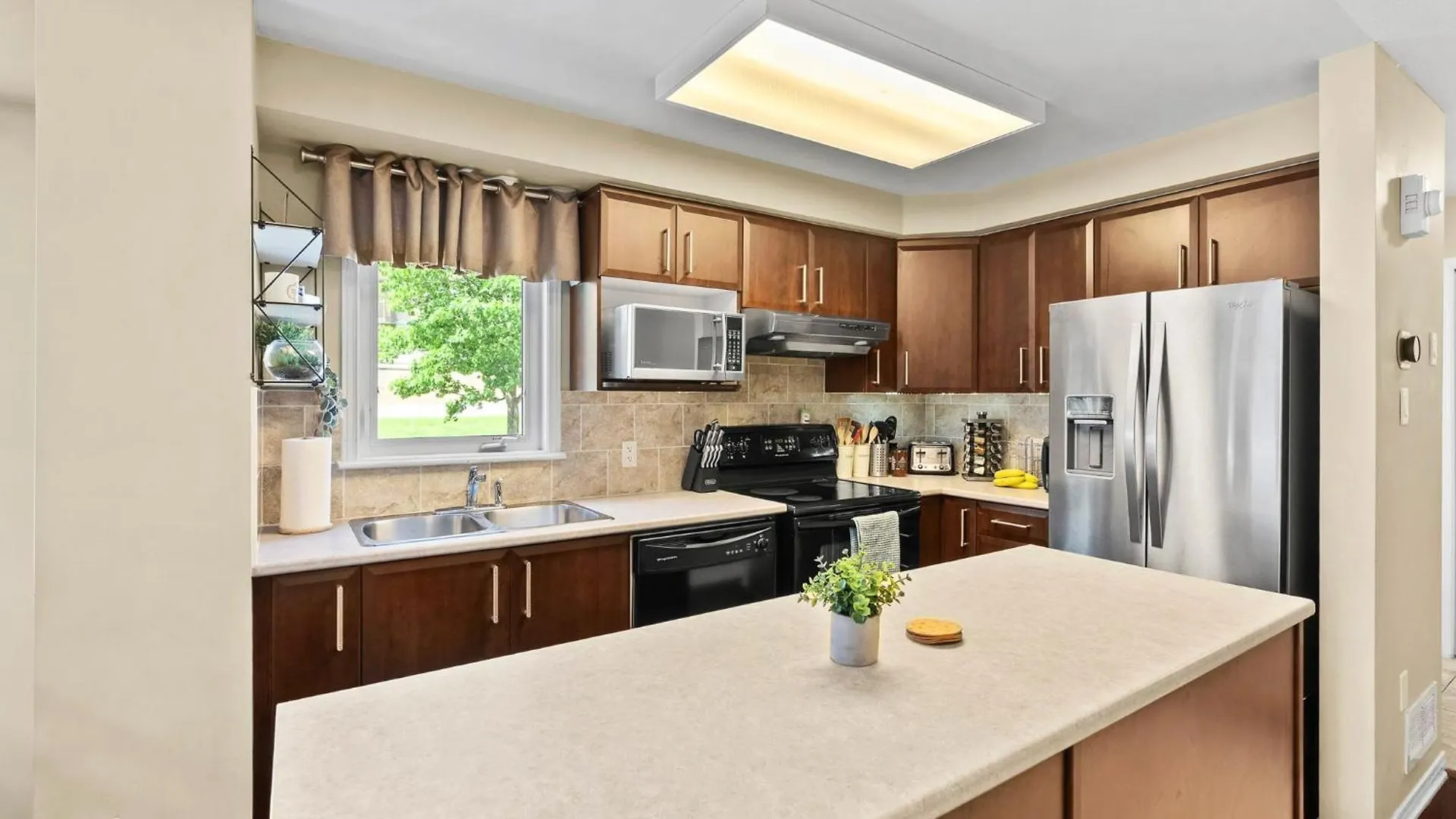 Cozy Modern Condo 15 Mins From Dt With Free Parking オタワ カナダ